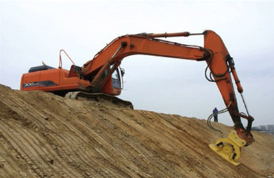 bauma China 2018 山東銘德機(jī)械攜多功能屬具設(shè)備亮相上海寶馬展，助力建筑安裝工程